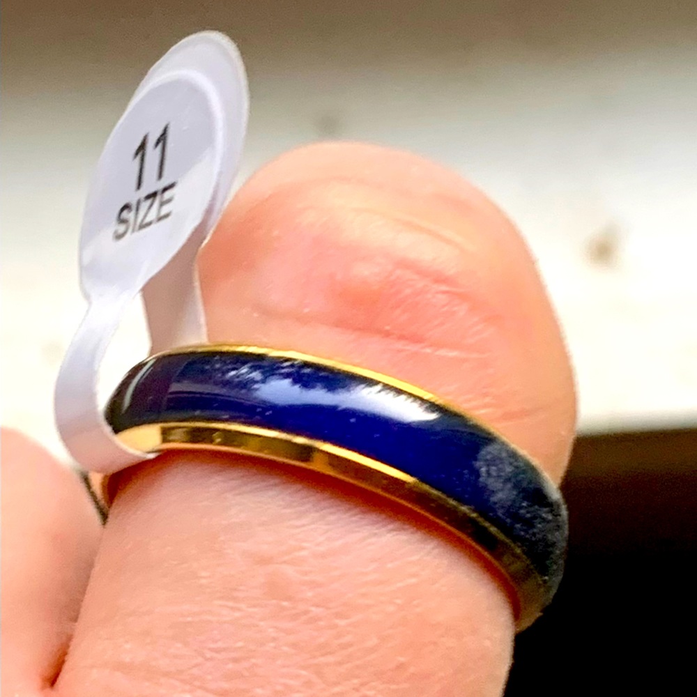 ๐ฎ70s Retro Mood Ring Size 11 NWT Unisex Gold Tone - Picture 5 of 9